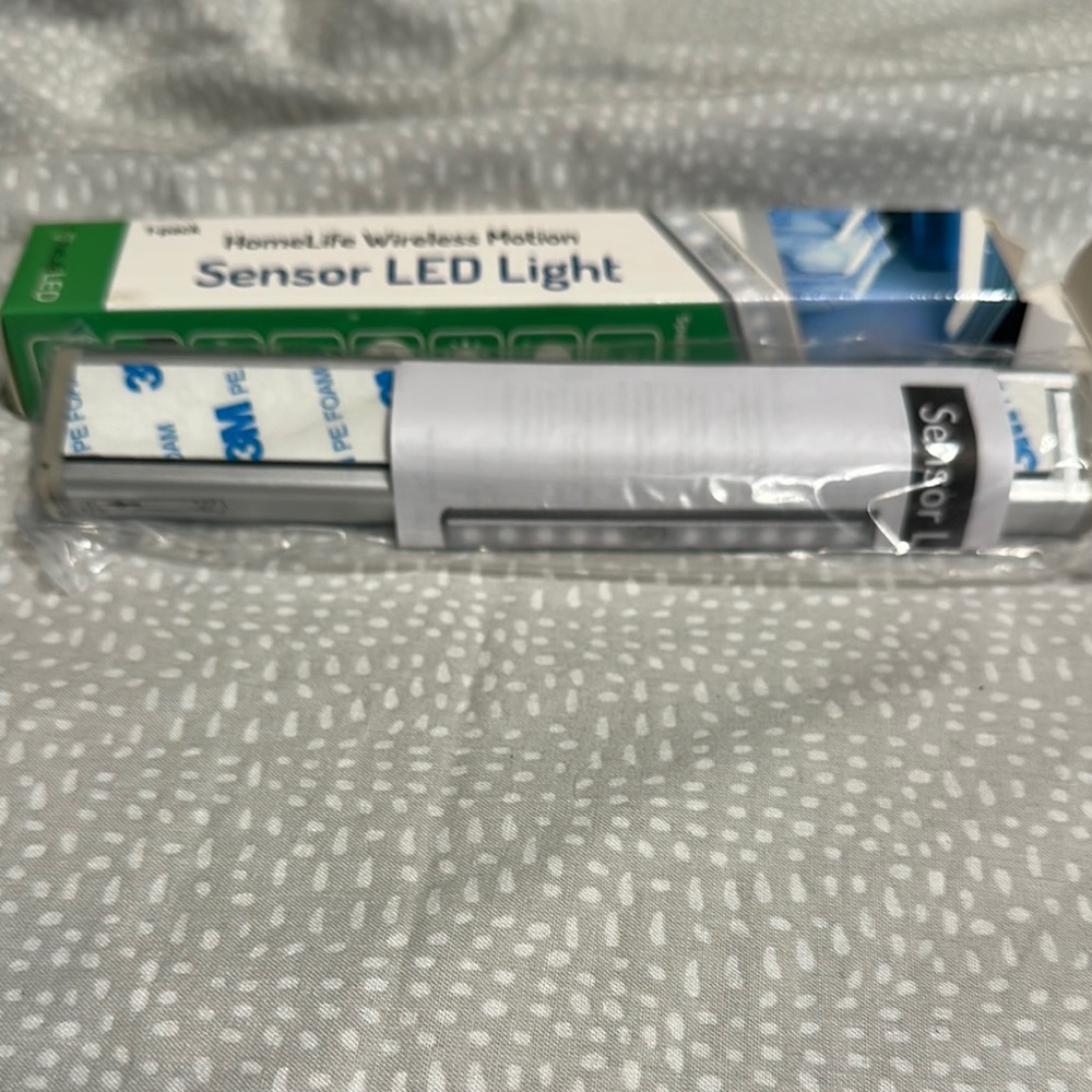 HomeLife Wireless Motion Sensor LED Light - Picture 7 of 7